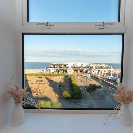 Sea Views Modern Two Bedroom Apartment 로웨스터프 외부 사진