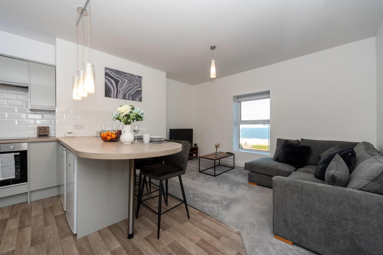 Sea Views Modern Two Bedroom Apartment 로웨스터프 외부 사진