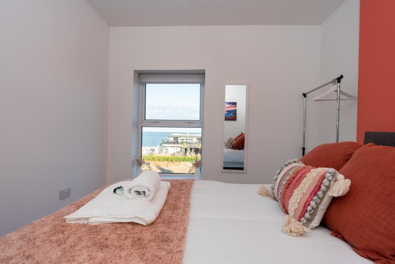 Sea Views Modern Two Bedroom Apartment 로웨스터프 외부 사진