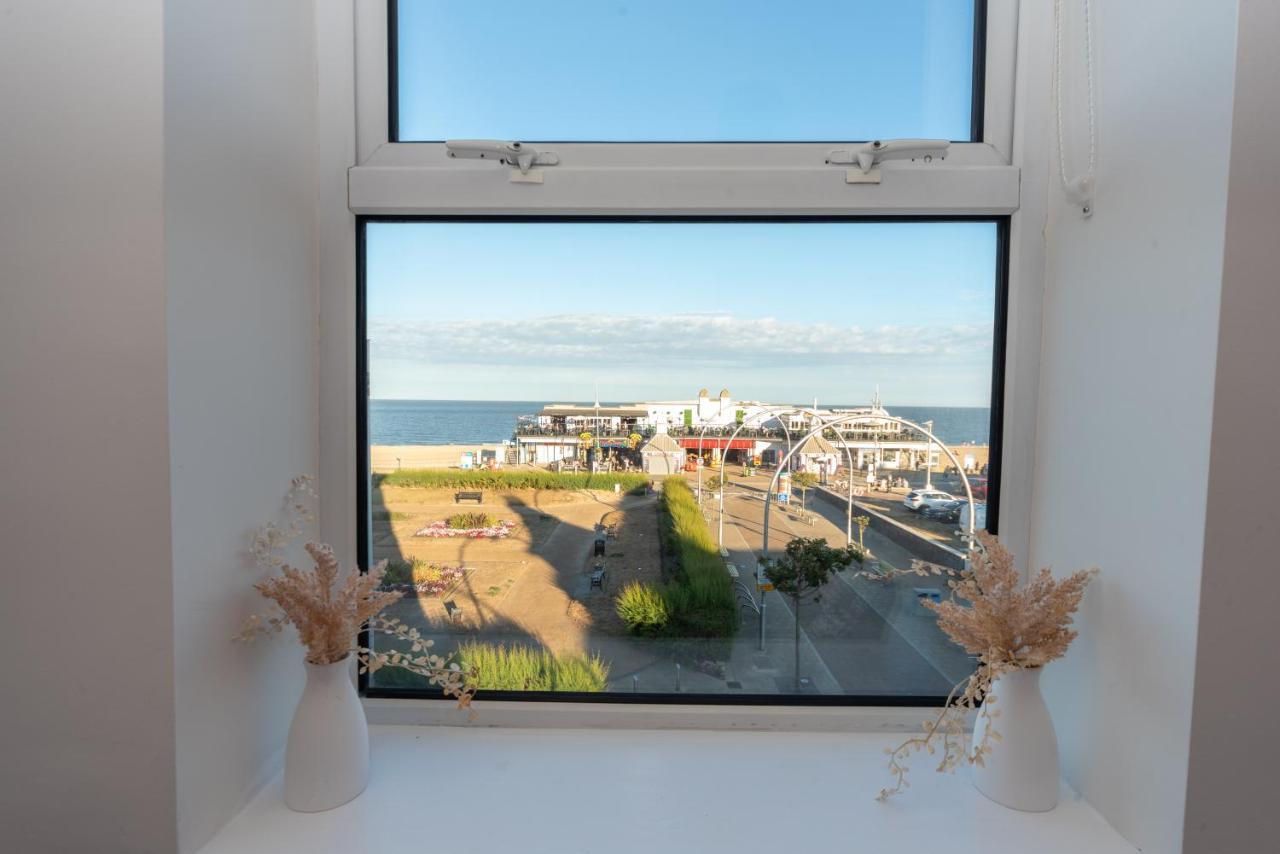Sea Views Modern Two Bedroom Apartment 로웨스터프 외부 사진