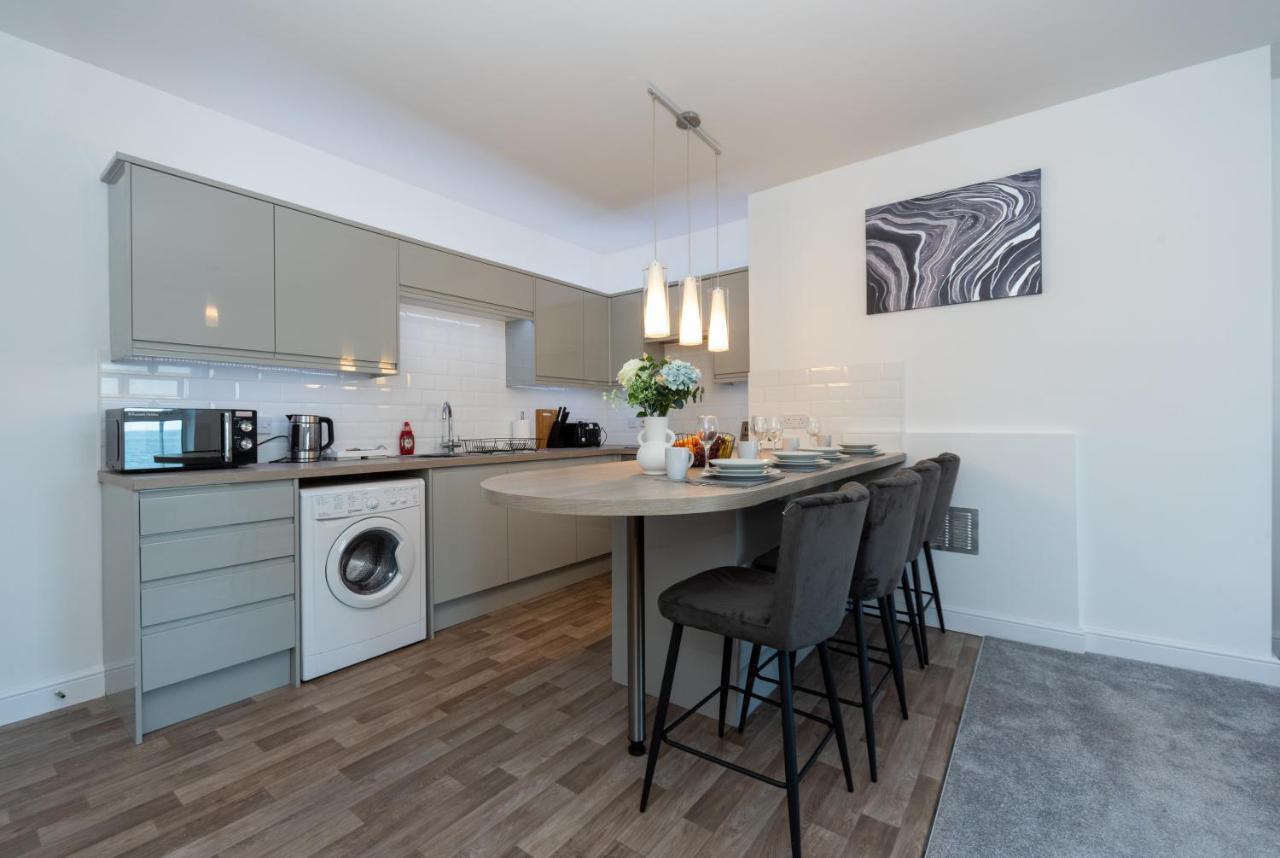 Sea Views Modern Two Bedroom Apartment 로웨스터프 외부 사진