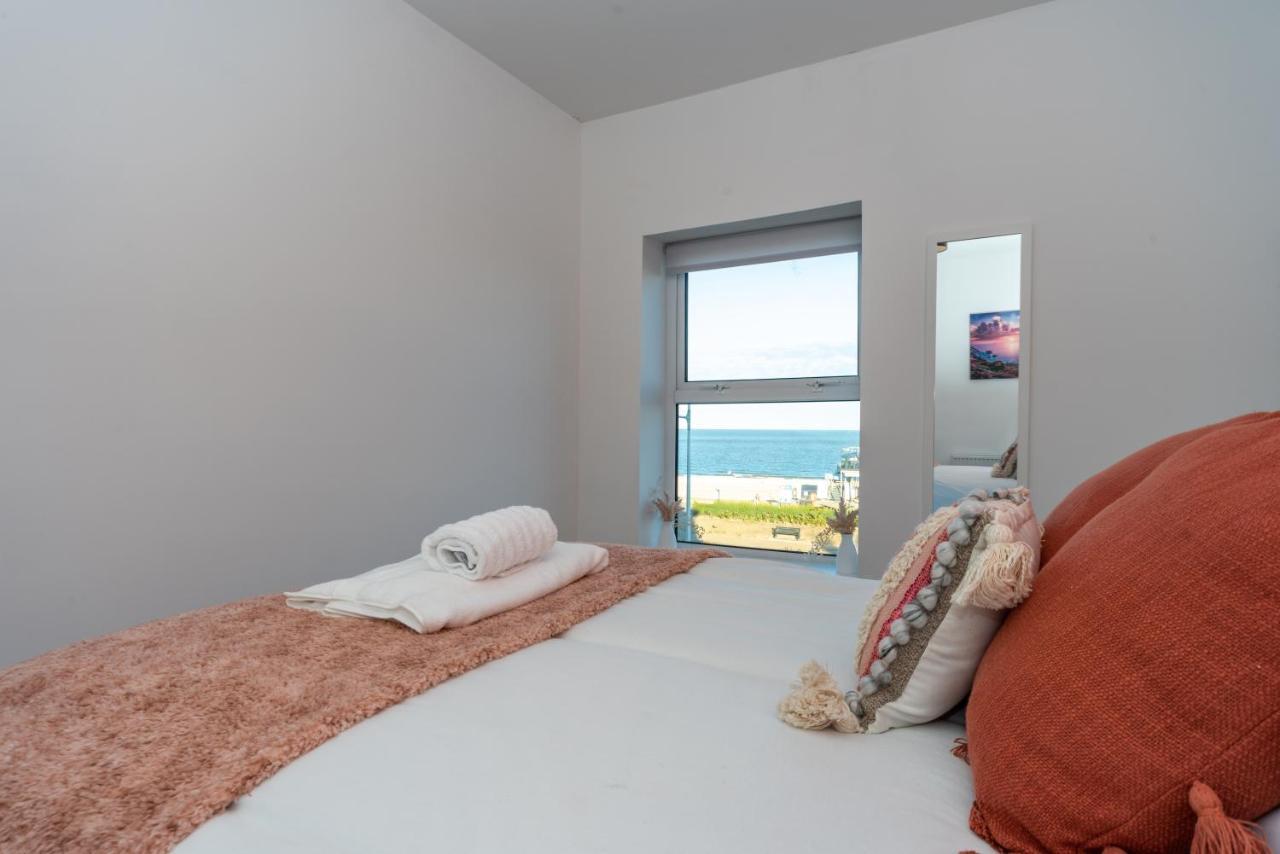 Sea Views Modern Two Bedroom Apartment 로웨스터프 외부 사진