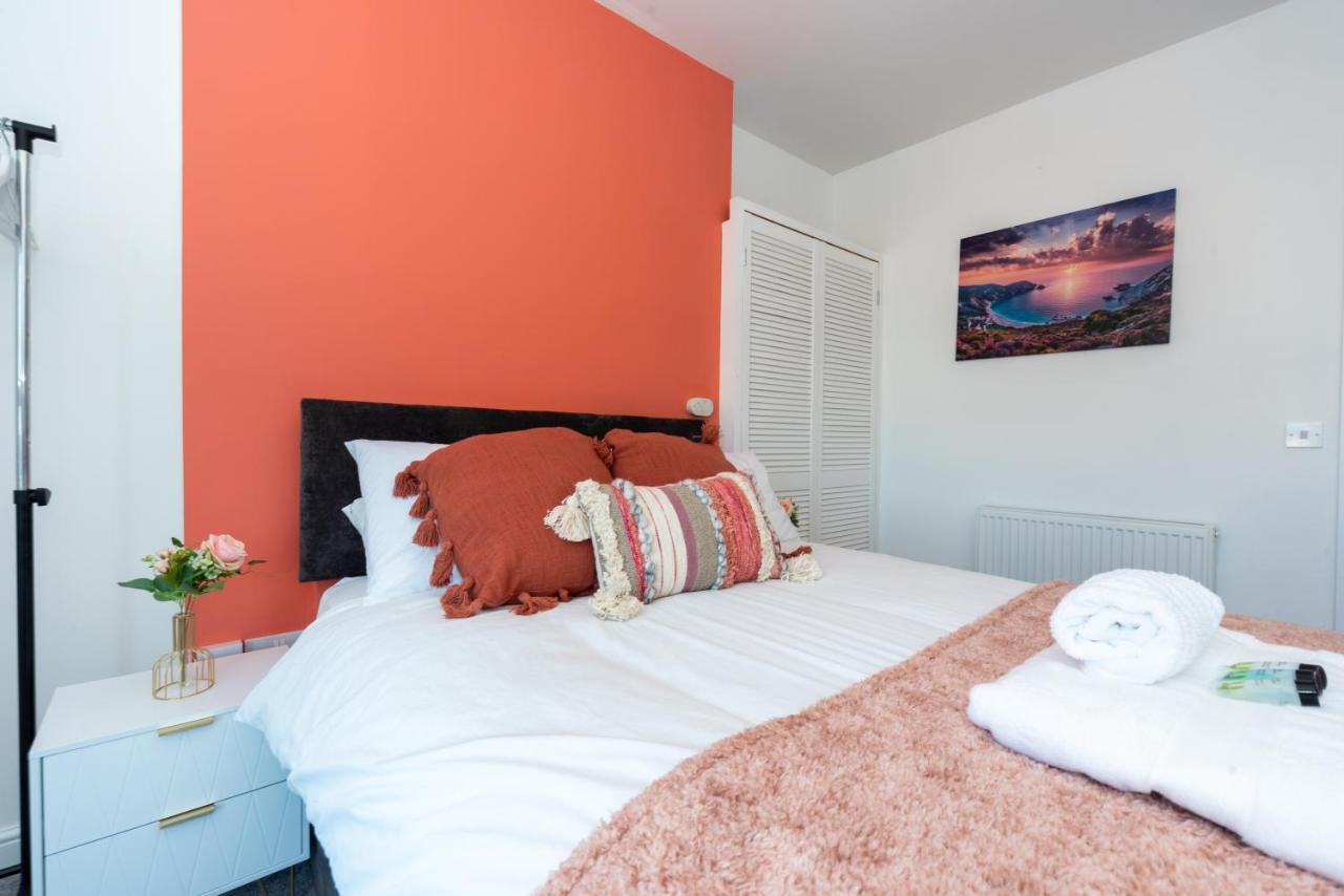 Sea Views Modern Two Bedroom Apartment 로웨스터프 외부 사진