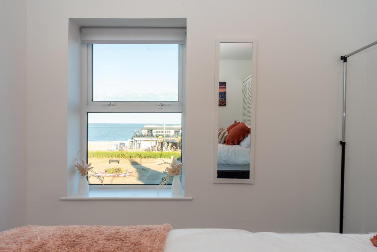 Sea Views Modern Two Bedroom Apartment 로웨스터프 외부 사진